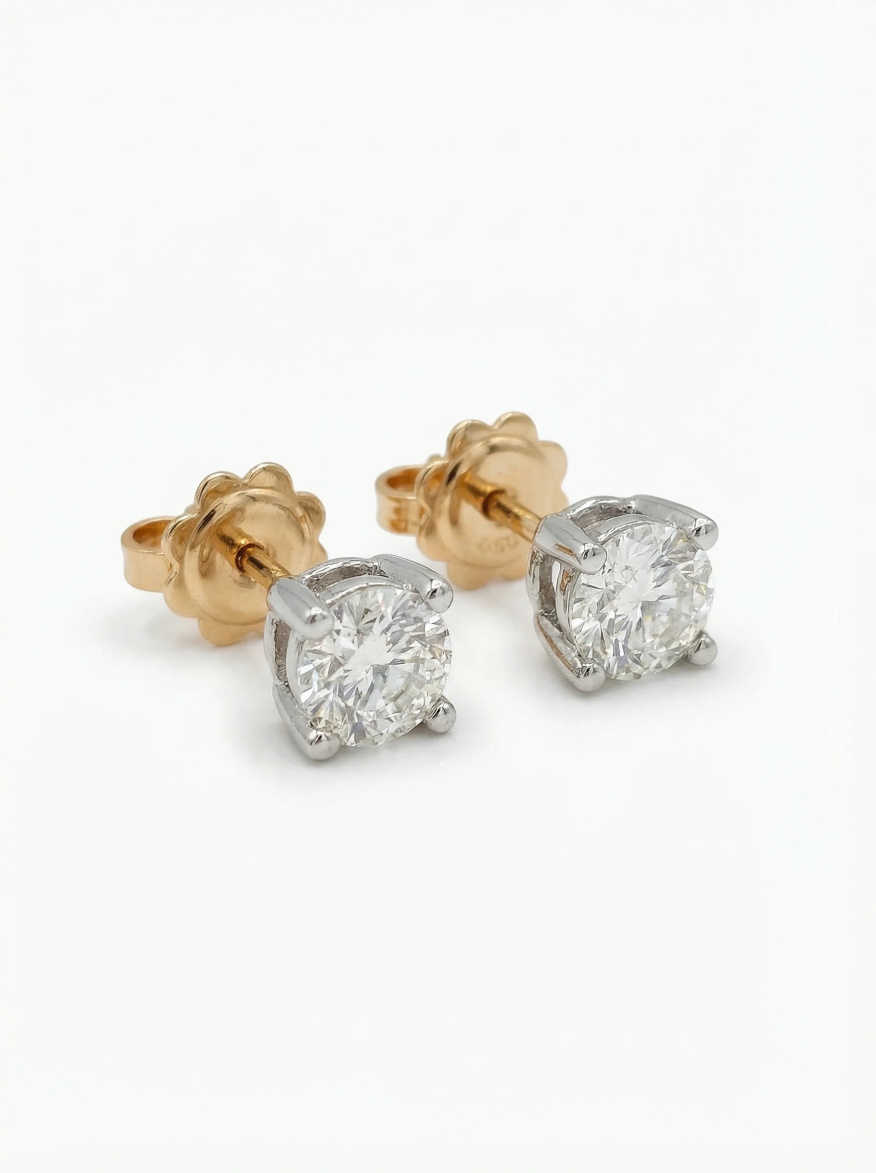 Pendientes de Diamantes bicolor, “CUATRO GARRAS”. Diamantes naturales.1 Pendientes de Diamantes bicolor, “CUATRO GARRAS”. Diamantes naturales.1
