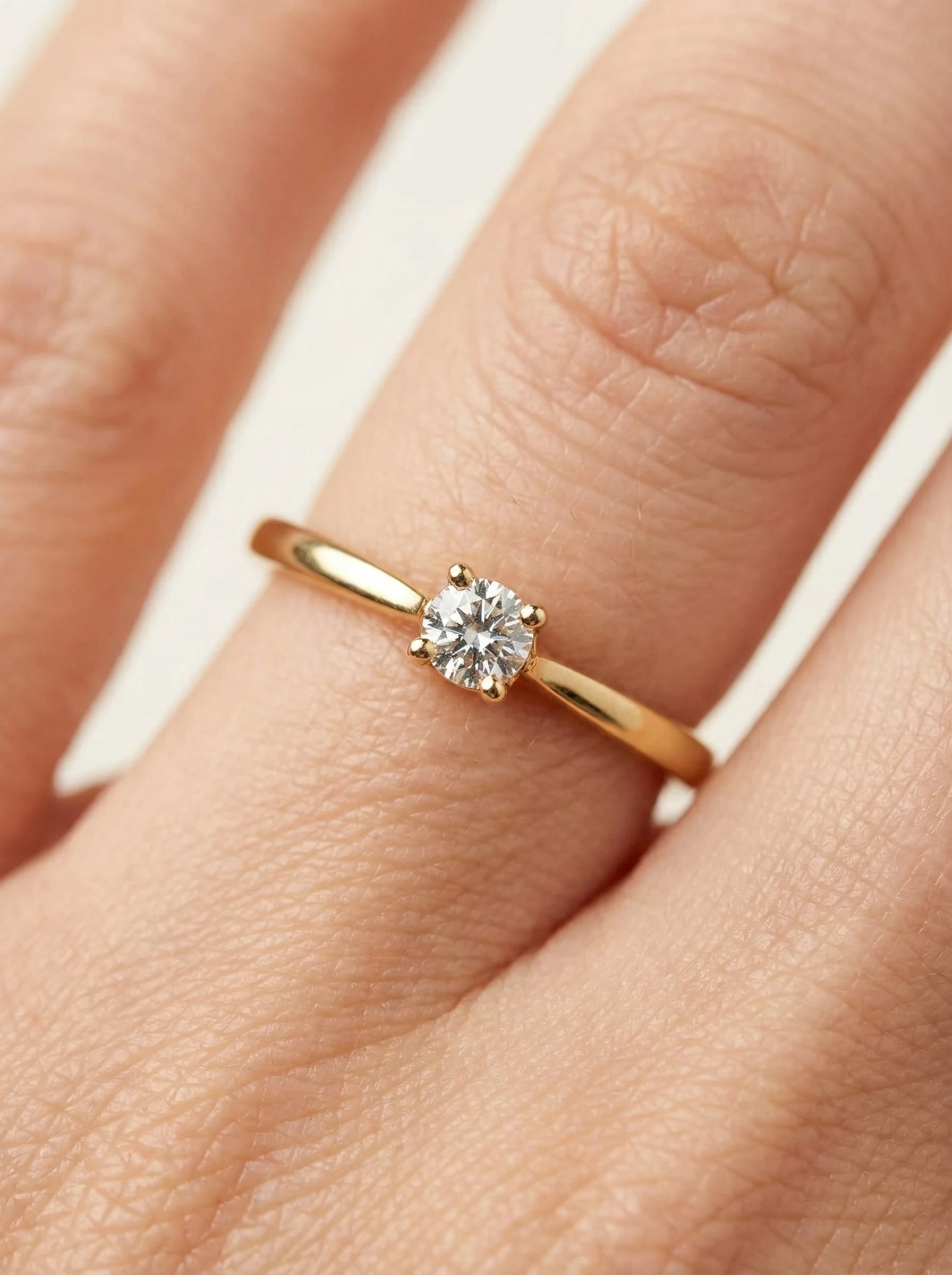 Solitario de Compromiso Minor, oro amarillo, Diamante Natural.3 Solitario de Compromiso Minor, oro amarillo, Diamante Natural.3