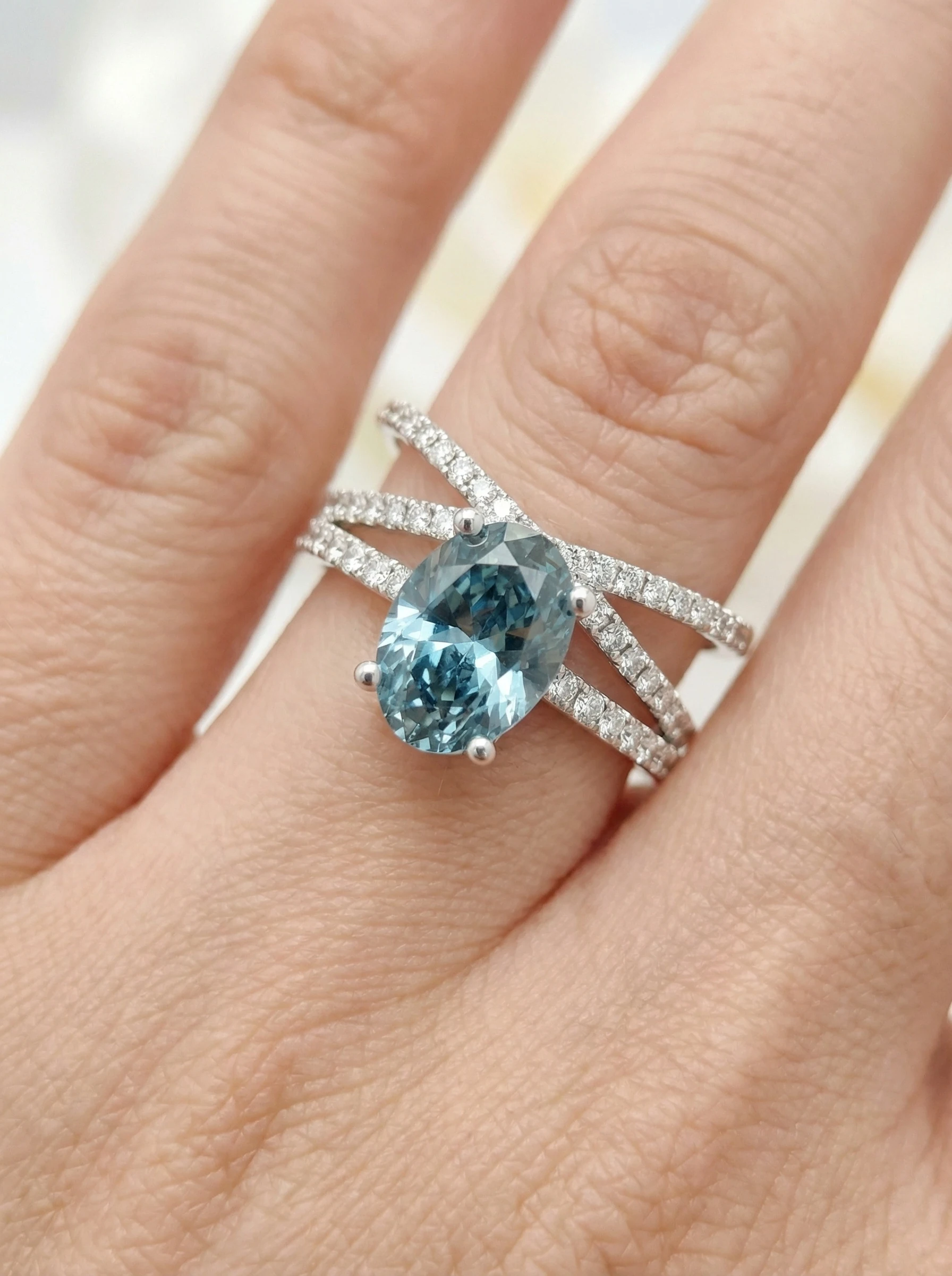 Sortija de Compromiso “ZORION” Brillante Azul, Diamantes Creados.2 Sortija de Compromiso “ZORION” Brillante Azul, Diamantes Creados.2