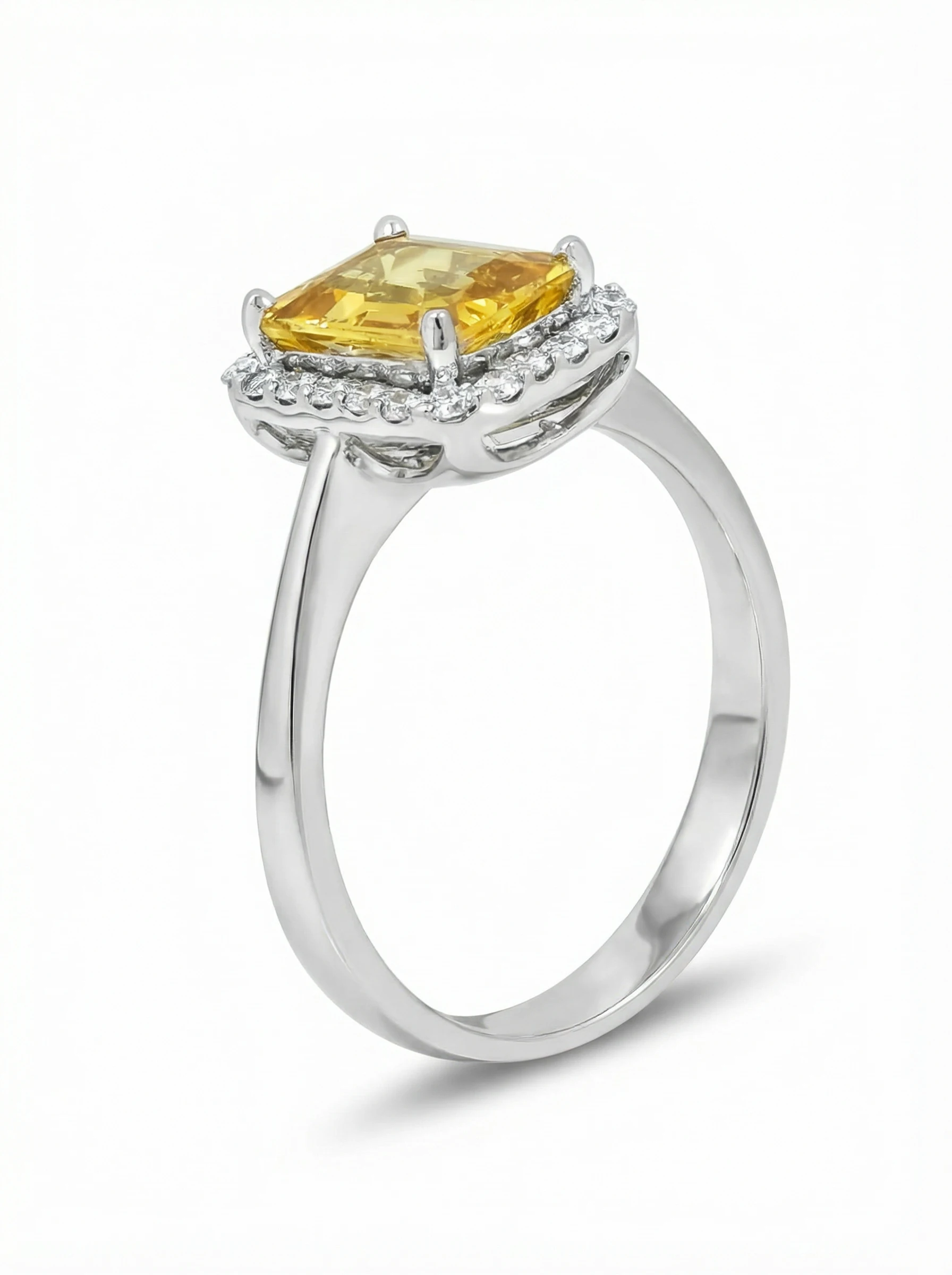 Sortija de Diamante y Zafiro Amarillo “ALYA”. Diamantes naturales.1 Sortija de Diamante y Zafiro Amarillo “ALYA”. Diamantes naturales.1